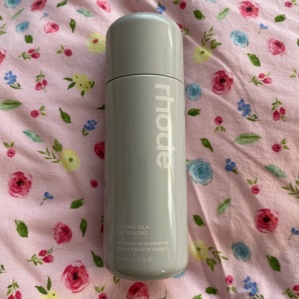 rhode skin Glazing Milk